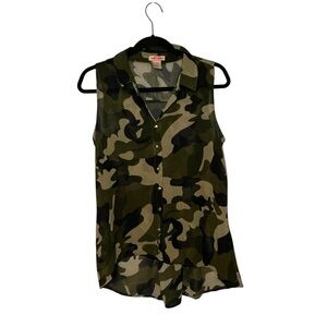 Body Central Camo Sleeveless Button-Down Top — Size Large